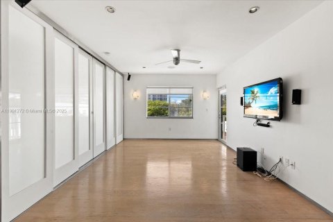 Condominio en venta en Miami Beach, Florida, 1 dormitorio, 65.03 m2 № 1953812 - foto 10