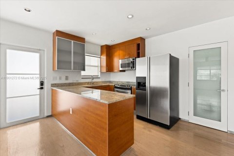 Condominio en venta en Miami Beach, Florida, 1 dormitorio, 65.03 m2 № 1953812 - foto 2