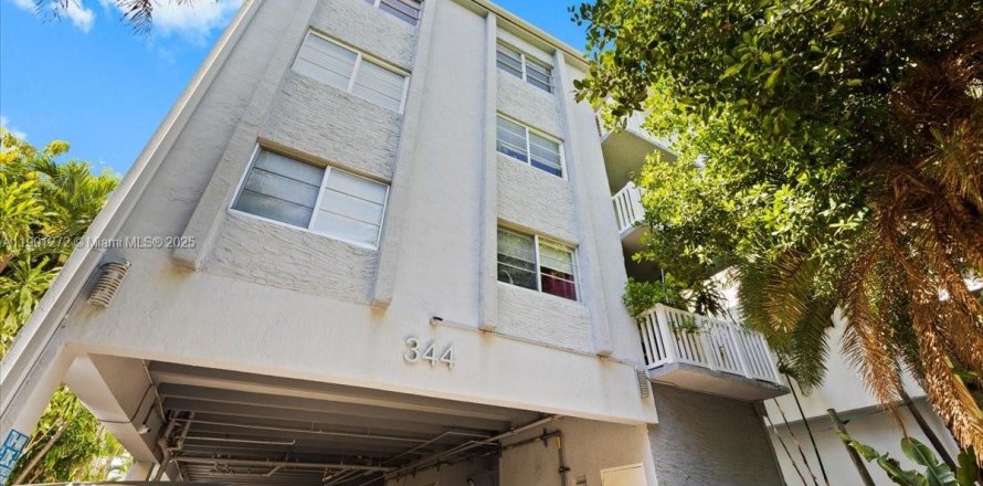 Condominio en Miami Beach, Florida, 1 dormitorio  № 1953812