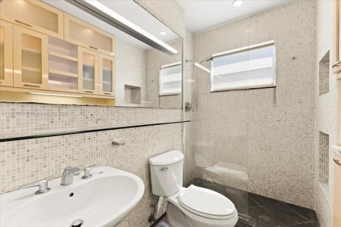 Condominio en venta en Miami Beach, Florida, 1 dormitorio, 65.03 m2 № 1953812 - foto 17