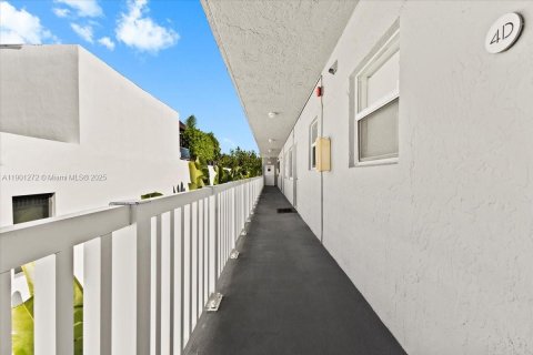 Condominio en venta en Miami Beach, Florida, 1 dormitorio, 65.03 m2 № 1953812 - foto 23