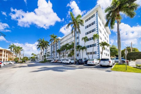 Condo in Fort Lauderdale, Florida, 2 bedrooms  № 1020158 - photo 1