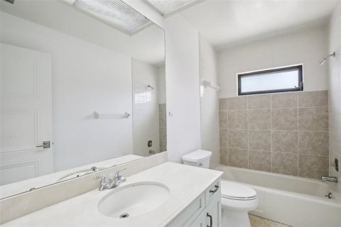 Condo in Sarasota, Florida, 2 bedrooms  № 1837486 - photo 23
