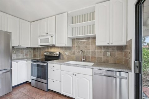 Condo in Sarasota, Florida, 2 bedrooms  № 1837486 - photo 11