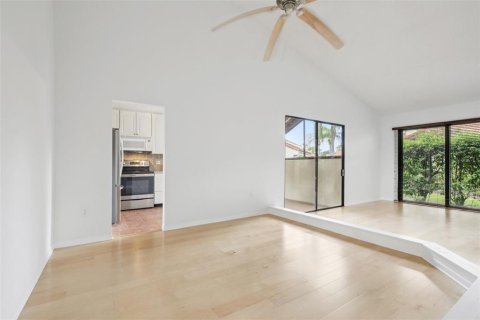 Condo in Sarasota, Florida, 2 bedrooms  № 1837486 - photo 9