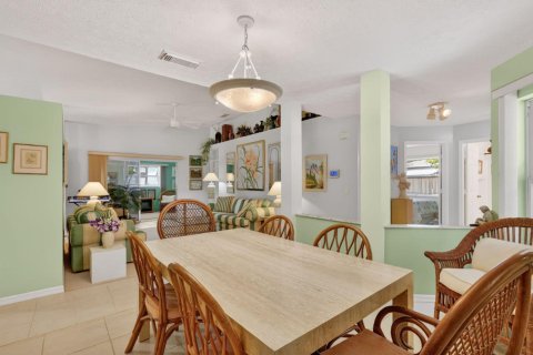 House in St. Lucie, Florida 3 bedrooms, 159.23 sq.m. № 2260288 - photo 7