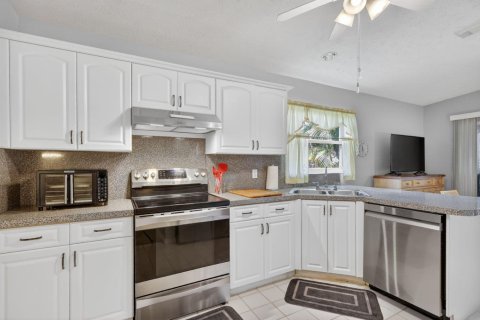 House in St. Lucie, Florida 3 bedrooms, 159.23 sq.m. № 2260288 - photo 14
