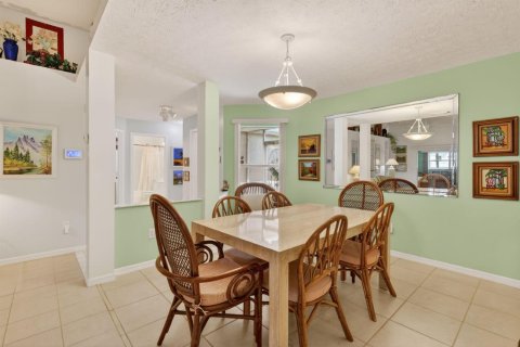 House in St. Lucie, Florida 3 bedrooms, 159.23 sq.m. № 2260288 - photo 8