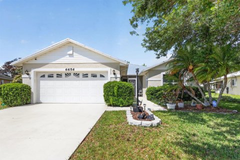 House in St. Lucie, Florida 3 bedrooms, 159.23 sq.m. № 2260288