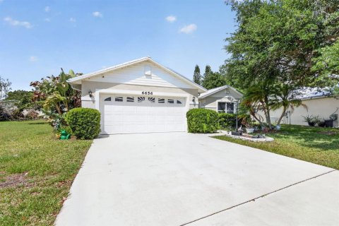 House in St. Lucie, Florida 3 bedrooms, 159.23 sq.m. № 2260288 - photo 2