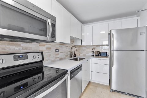 Condo in Miami Beach, Florida  № 1931639 - photo 7
