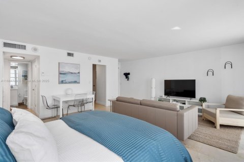 Condo in Miami Beach, Florida  № 1931639 - photo 5