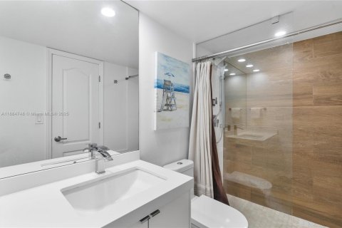 Condo in Miami Beach, Florida  № 1931639 - photo 10