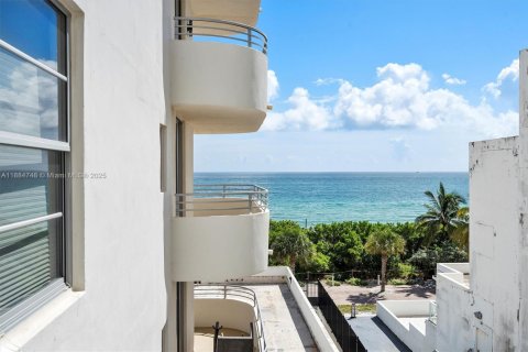 Condo in Miami Beach, Florida  № 1931639 - photo 3