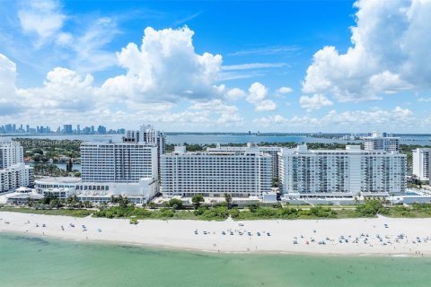 Condo in Miami Beach, Florida  № 1931639 - photo 25
