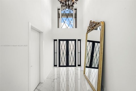 House in North Miami Beach, Florida 5 bedrooms, 410.26 sq.m. № 1894254 - photo 7