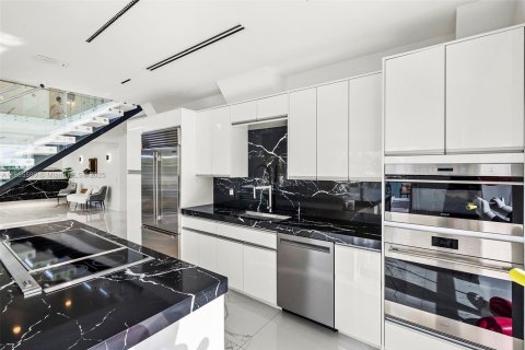 House in North Miami Beach, Florida 5 bedrooms, 410.26 sq.m. № 1894254 - photo 21
