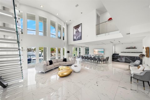House in North Miami Beach, Florida 5 bedrooms, 410.26 sq.m. № 1894254 - photo 9