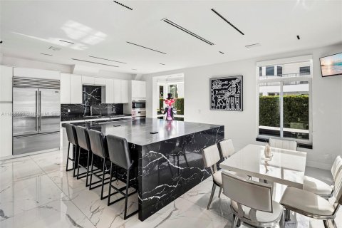 House in North Miami Beach, Florida 5 bedrooms, 410.26 sq.m. № 1894254 - photo 20