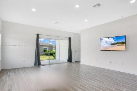 Casa en venta en Ocala, Florida, 3 dormitorios, 163.04 m2 № 1933698 - foto 11