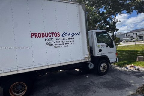 Propiedad comercial en venta en Miami, Florida № 2039584 - foto 15