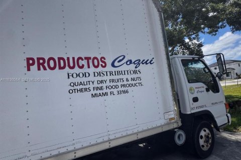 Propiedad comercial en venta en Miami, Florida № 2039584 - foto 14