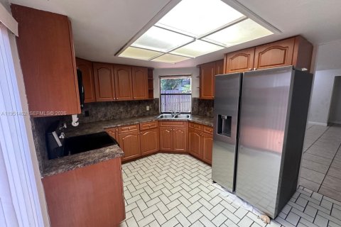 Touwnhouse à vendre à Miami, Floride: 3 chambres, 99.41 m2 № 2078862 - photo 4