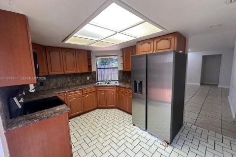 Touwnhouse à vendre à Miami, Floride: 3 chambres, 99.41 m2 № 2078862 - photo 5