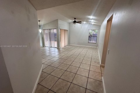 Touwnhouse à vendre à Miami, Floride: 3 chambres, 99.41 m2 № 2078862 - photo 9