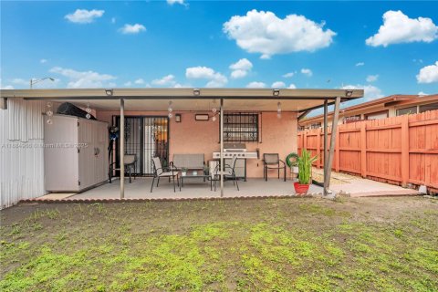 Casa en venta en Hialeah, Florida, 3 dormitorios, 120.03 m2 № 1993359 - foto 14