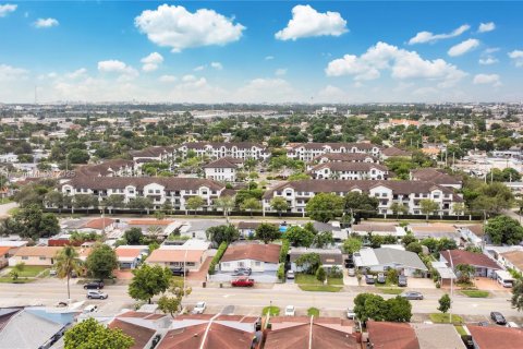 Casa en venta en Hialeah, Florida, 3 dormitorios, 120.03 m2 № 1993359 - foto 20