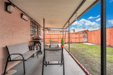 Casa en venta en Hialeah, Florida, 3 dormitorios, 120.03 m2 № 1993359 - foto 13