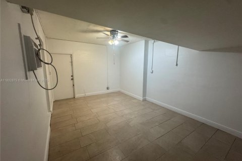 House in Tamarac, Florida 3 bedrooms, 191.66 sq.m. № 1816540 - photo 30
