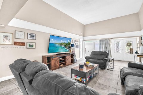 House in Tamarac, Florida 3 bedrooms, 191.66 sq.m. № 1816540 - photo 6