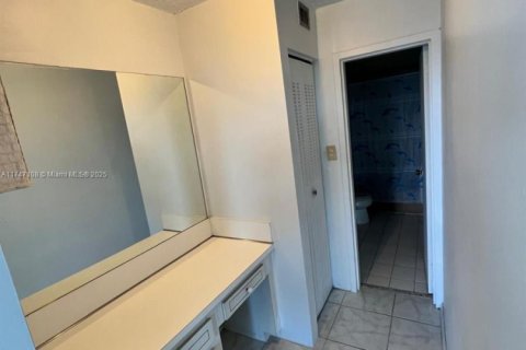 Condo in North Miami, Florida, 1 bedroom  № 1862065 - photo 4