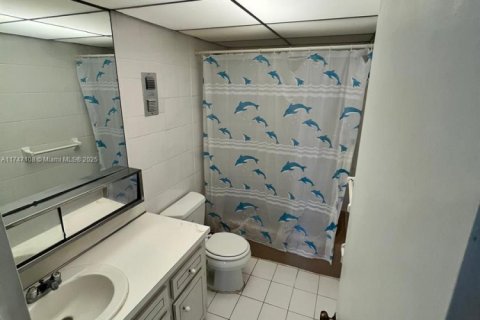 Condo in North Miami, Florida, 1 bedroom  № 1862065 - photo 2
