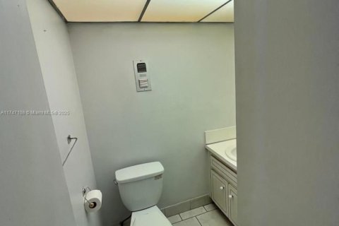 Condo in North Miami, Florida, 1 bedroom  № 1862065 - photo 10