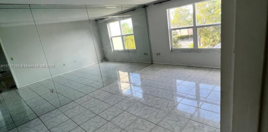 Condo in North Miami, Florida, 1 bedroom № 1862065