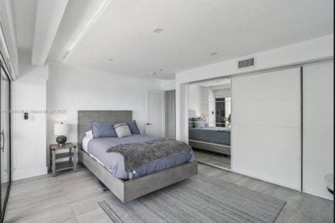 Condo in Miami, Florida, 2 bedrooms  № 1897362 - photo 3
