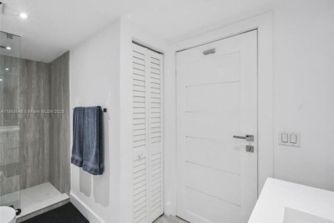 Condo in Miami, Florida, 2 bedrooms  № 1897362 - photo 6
