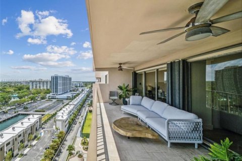 Condo in Miami, Florida, 2 bedrooms  № 1897362 - photo 2