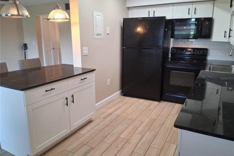 Copropriété à louer à Sarasota, Floride: 1 chambre, 66.61 m2 № 2379095 - photo 6