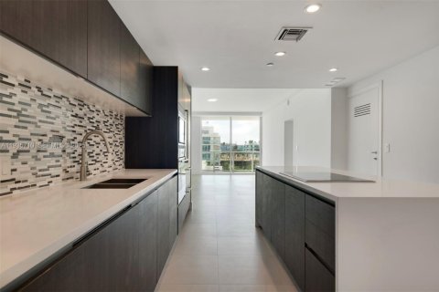 Condo in Bay Harbor Islands, Florida, 2 bedrooms  № 2088815 - photo 6