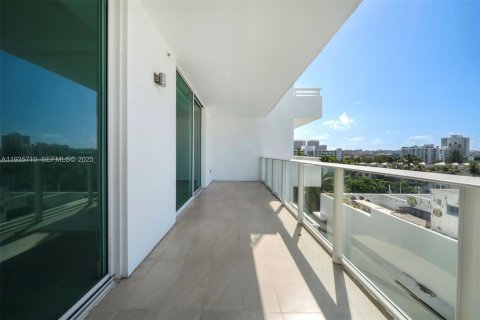 Condo in Bay Harbor Islands, Florida, 2 bedrooms  № 2088815 - photo 4