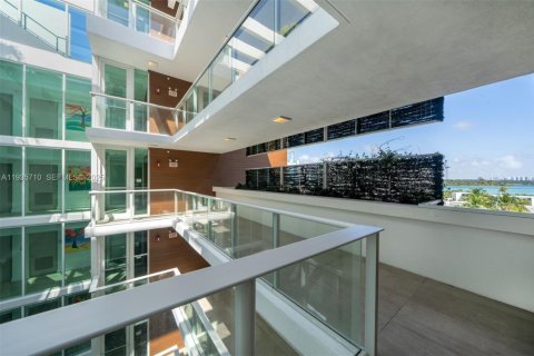 Condo in Bay Harbor Islands, Florida, 2 bedrooms  № 2088815 - photo 23