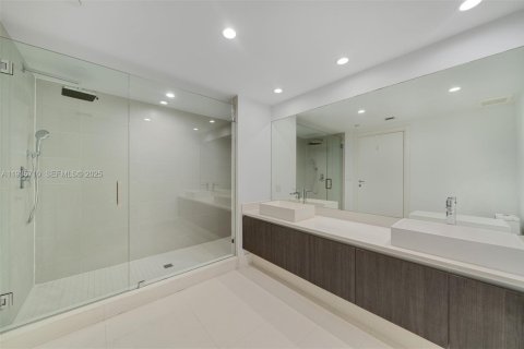 Condo in Bay Harbor Islands, Florida, 2 bedrooms  № 2088815 - photo 9