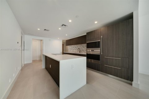 Condo in Bay Harbor Islands, Florida, 2 bedrooms  № 2088815 - photo 8