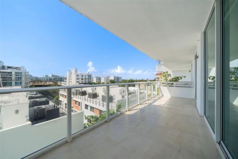 Condo in Bay Harbor Islands, Florida, 2 bedrooms  № 2088815 - photo 24
