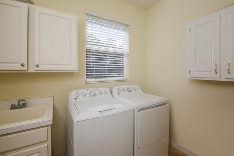 House in Bradenton, Florida 4 bedrooms, 272.2 sq.m. № 2237776 - photo 14