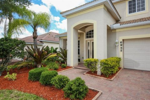 House in Bradenton, Florida 4 bedrooms, 272.2 sq.m. № 2237776 - photo 2